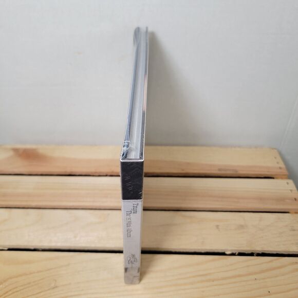 CD Tzuyu: About Tzu - The 1st Mini Album [Photobook + CD] NEW / SEALED - Picture 4 of 5